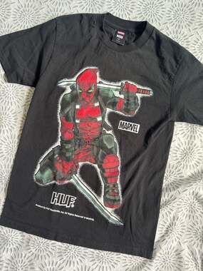 HUF x Marvel Deadpool Graphic Crew Neck Short Sleeve T-Shirt Men’s S